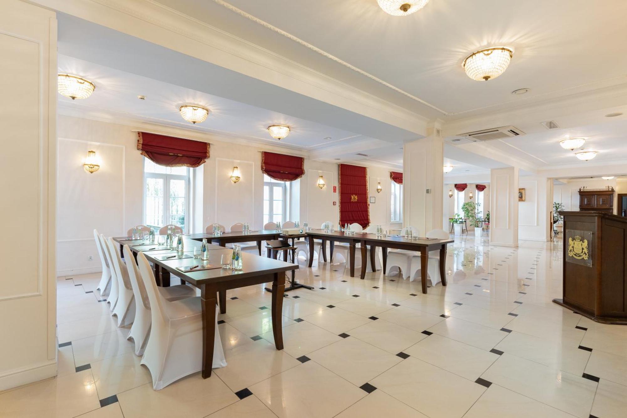 Royal Modlin Hotel 4*